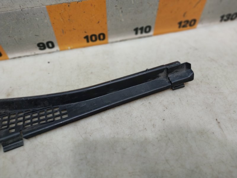 Планка под лобовое стекло