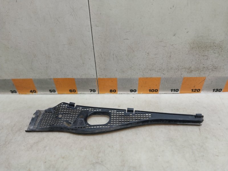 Планка под лобовое стекло