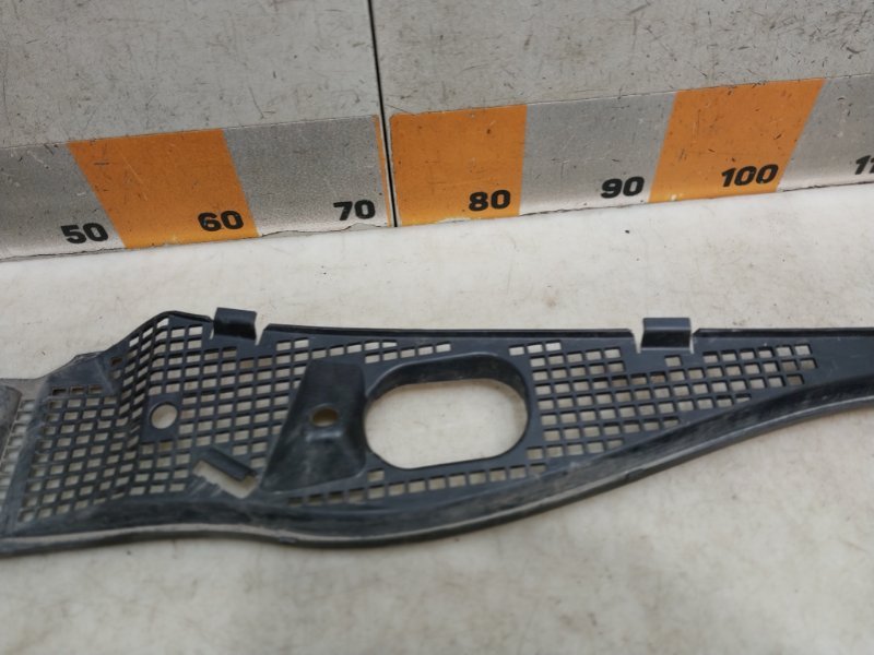 Планка под лобовое стекло