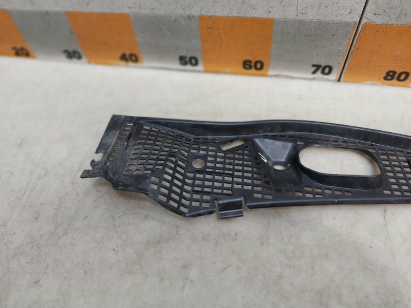 Планка под лобовое стекло