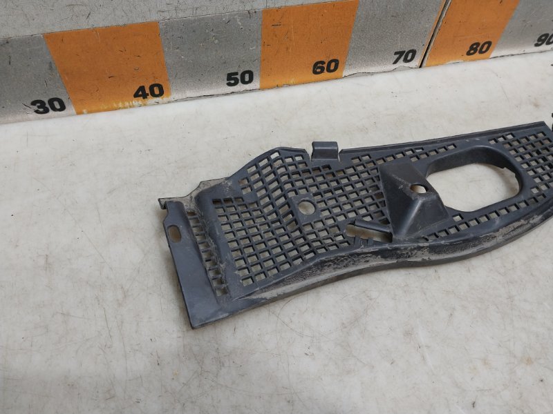 Планка под лобовое стекло