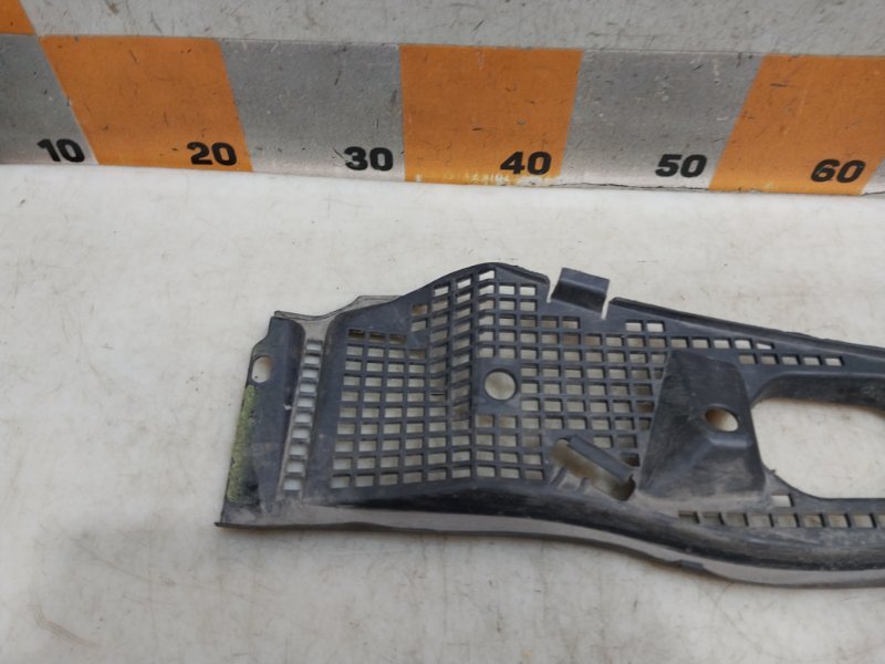 Планка под лобовое стекло