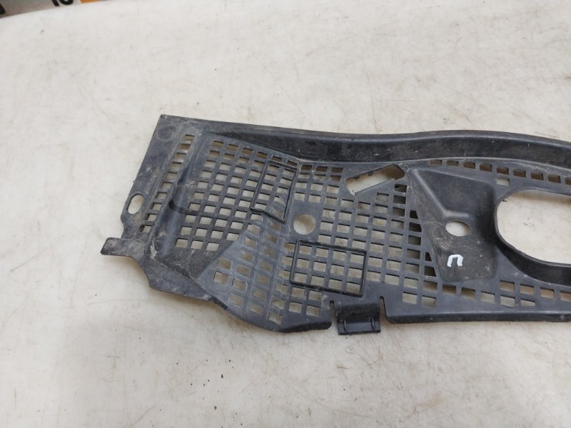 Планка под лобовое стекло