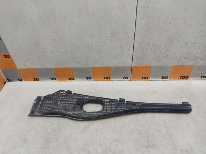 Планка под лобовое стекло