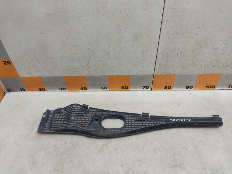 Планка под лобовое стекло