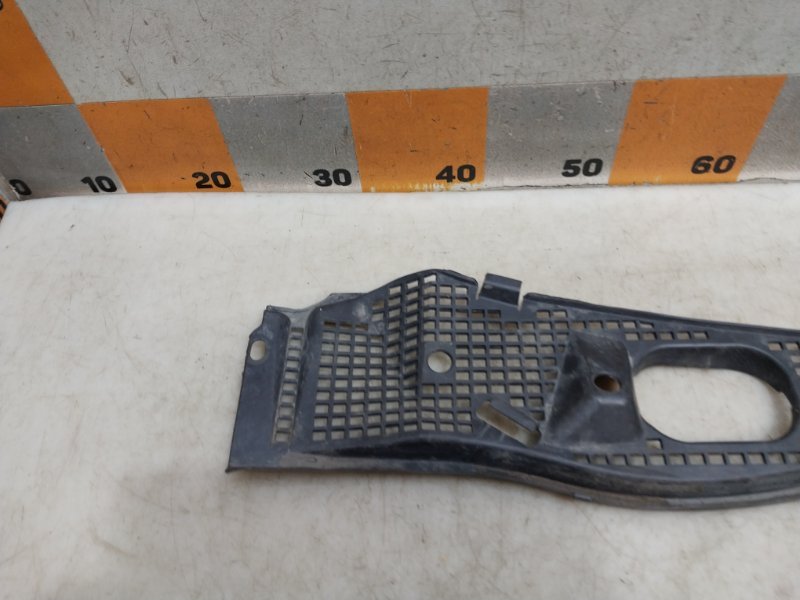 Планка под лобовое стекло