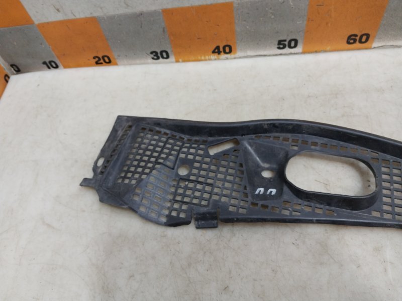 Планка под лобовое стекло