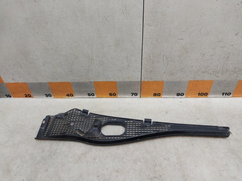 Планка под лобовое стекло