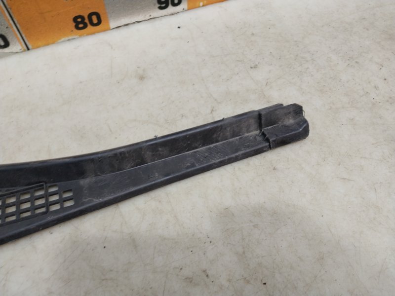 Планка под лобовое стекло