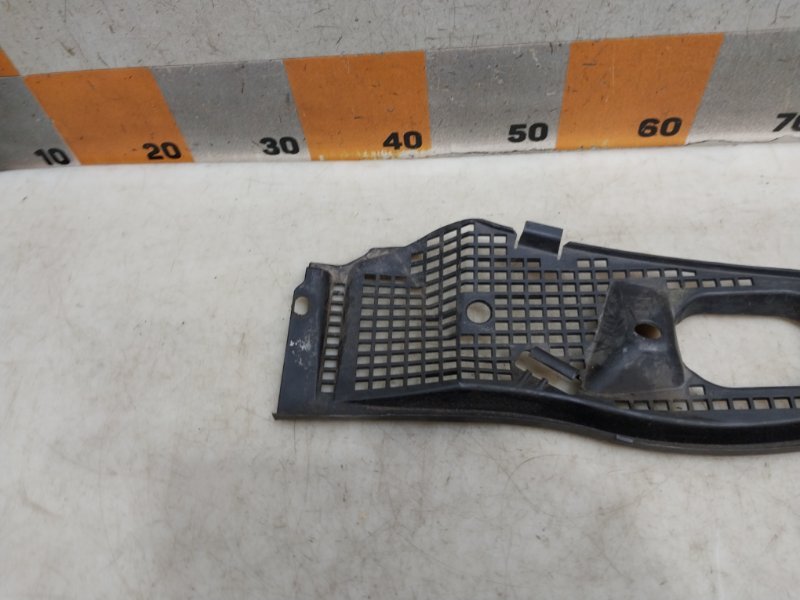 Планка под лобовое стекло