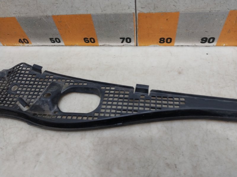 Планка под лобовое стекло