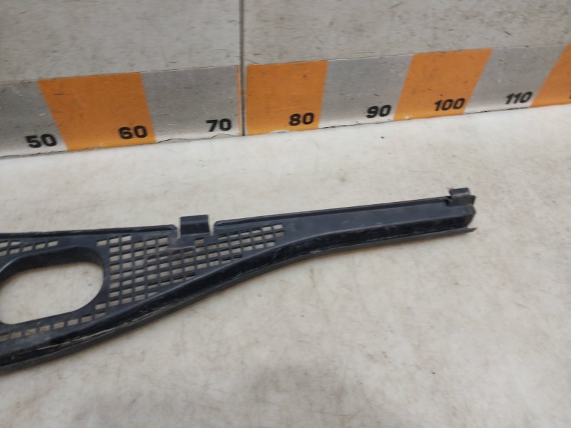 Планка под лобовое стекло