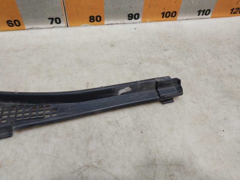 Планка под лобовое стекло