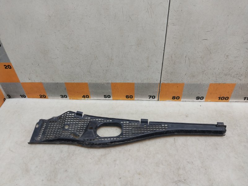 Планка под лобовое стекло