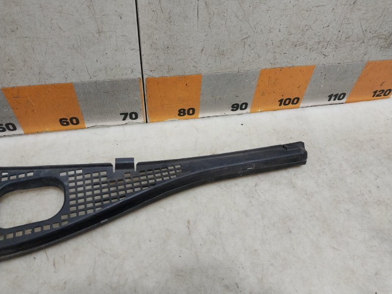 Планка под лобовое стекло