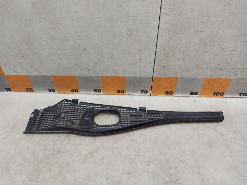 Планка под лобовое стекло