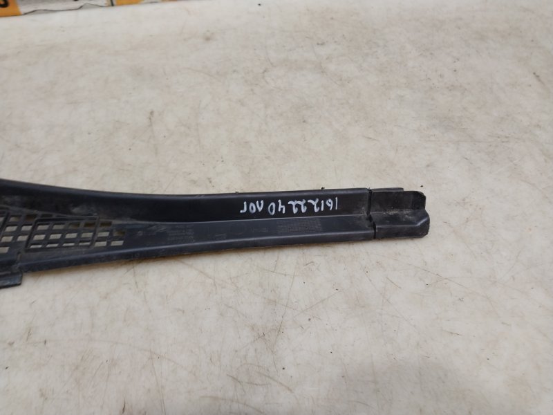 Планка под лобовое стекло