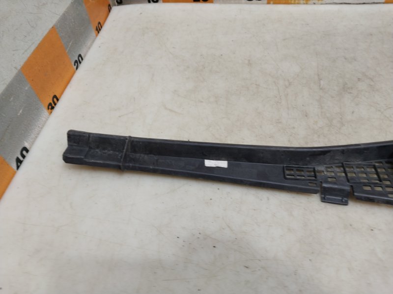 Планка под лобовое стекло