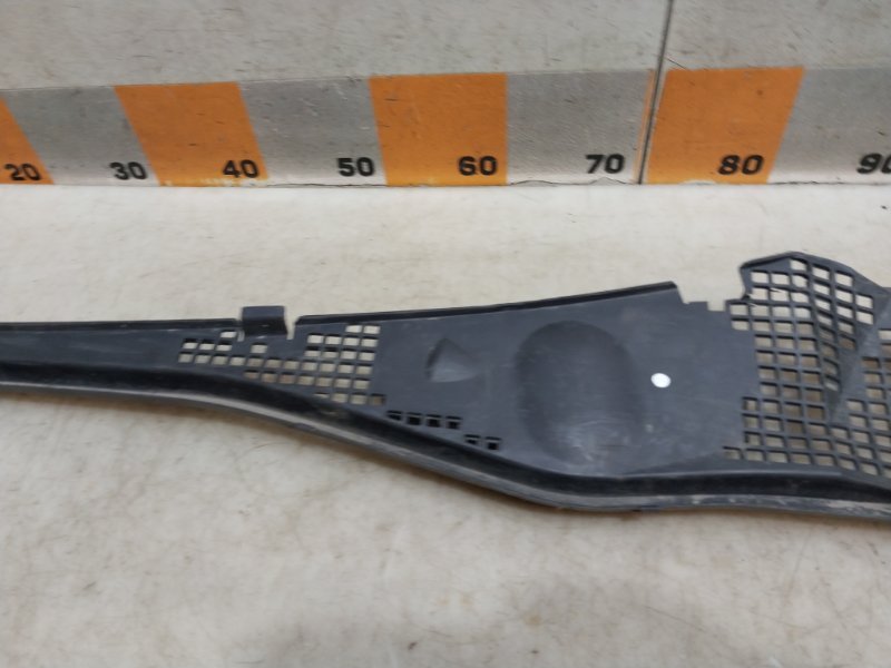 Планка под лобовое стекло