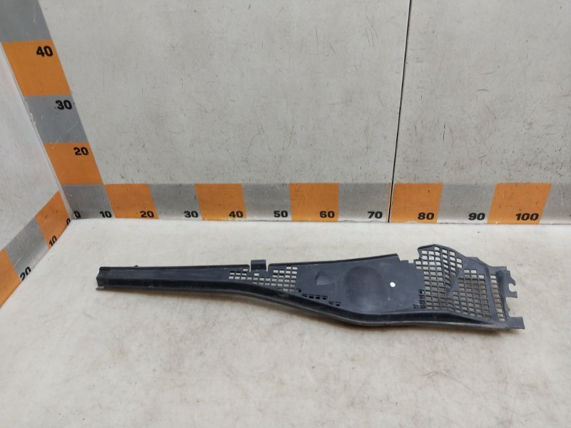 Планка под лобовое стекло