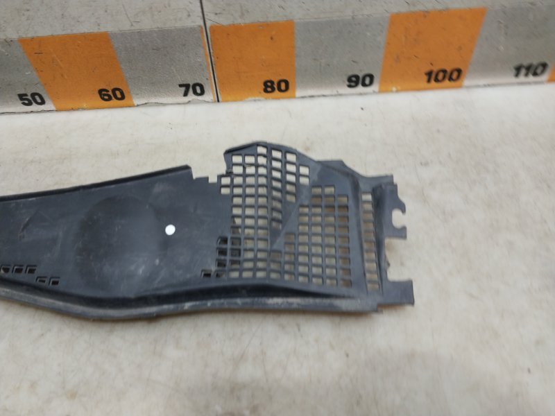 Планка под лобовое стекло