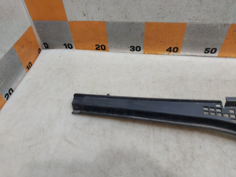 Планка под лобовое стекло