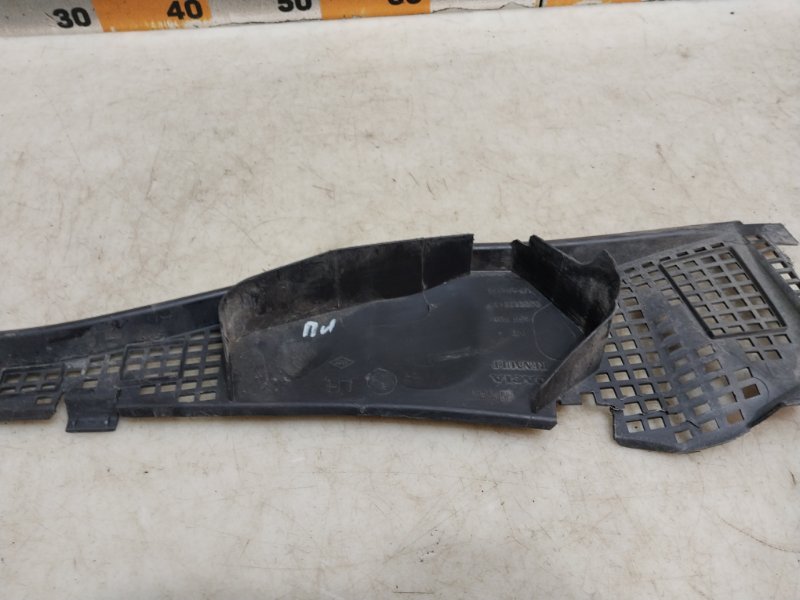 Планка под лобовое стекло