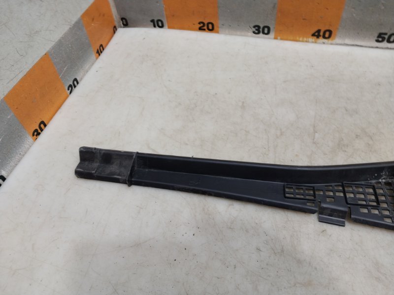 Планка под лобовое стекло