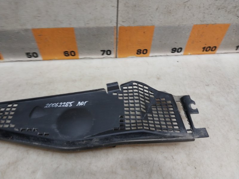 Планка под лобовое стекло