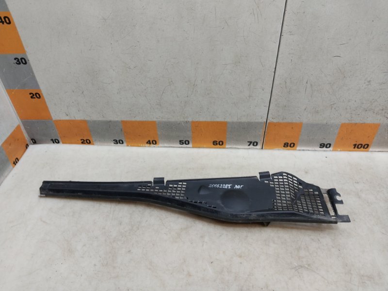 Планка под лобовое стекло