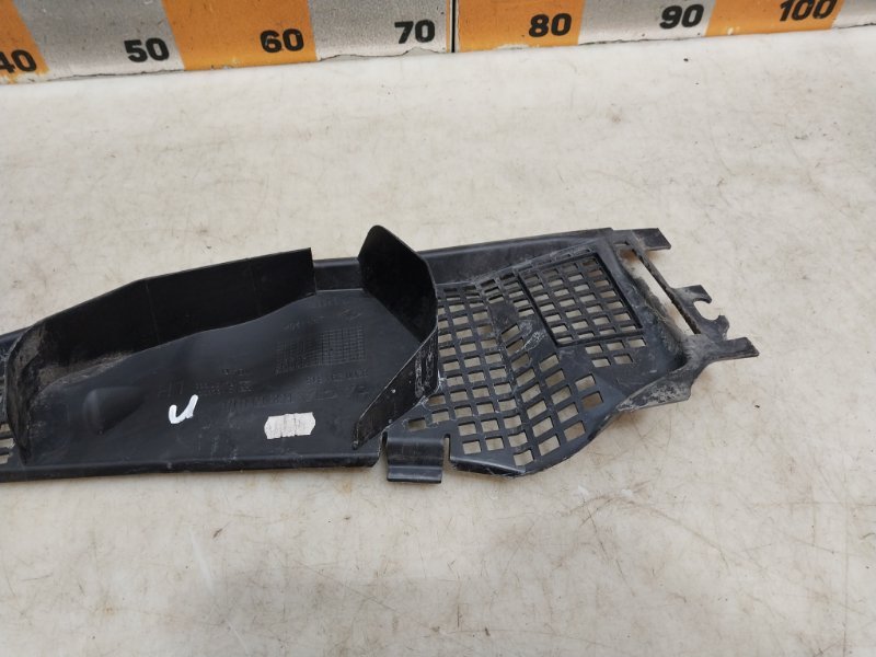 Планка под лобовое стекло