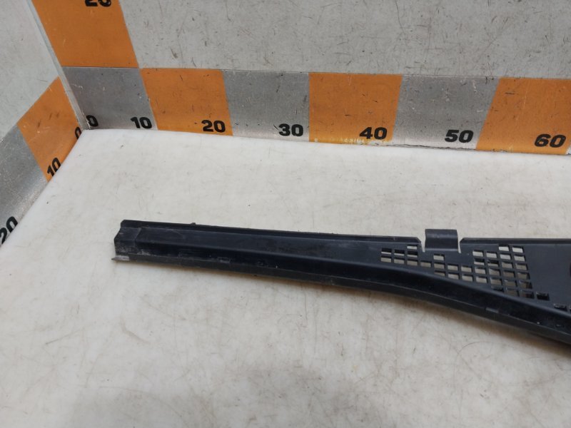 Планка под лобовое стекло