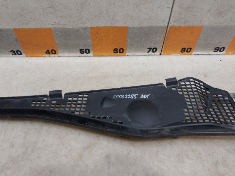 Планка под лобовое стекло