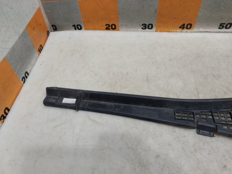 Планка под лобовое стекло