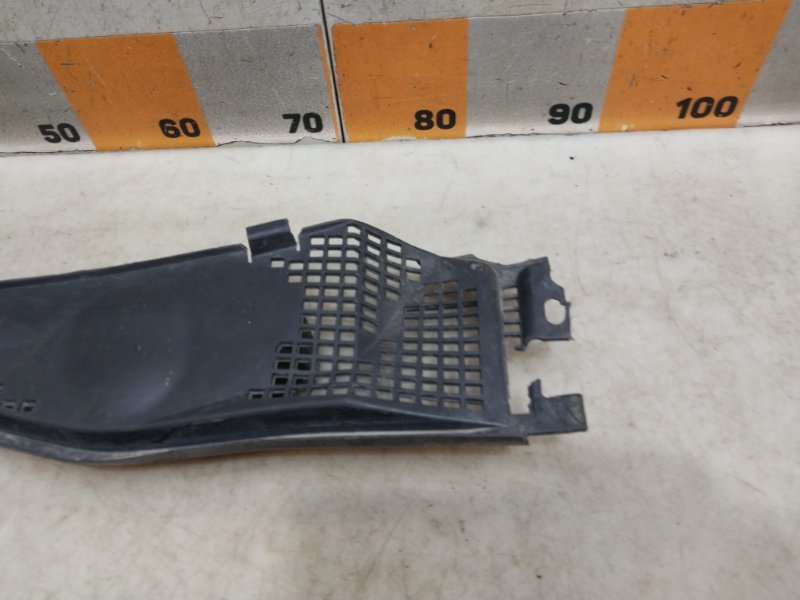 Планка под лобовое стекло