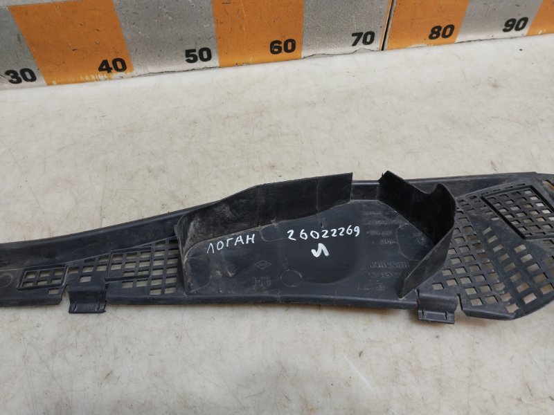 Планка под лобовое стекло