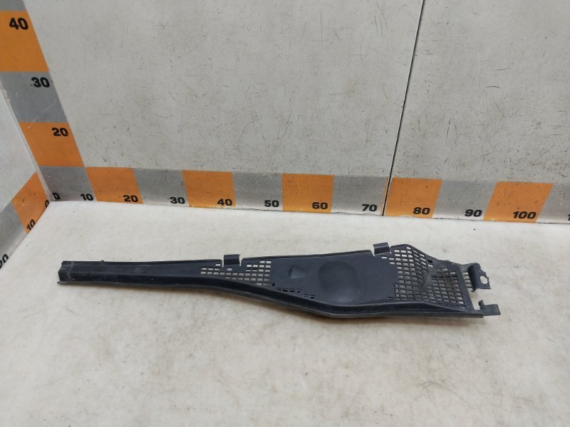 Планка под лобовое стекло