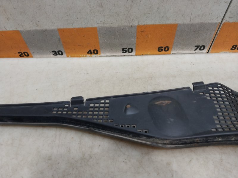 Планка под лобовое стекло