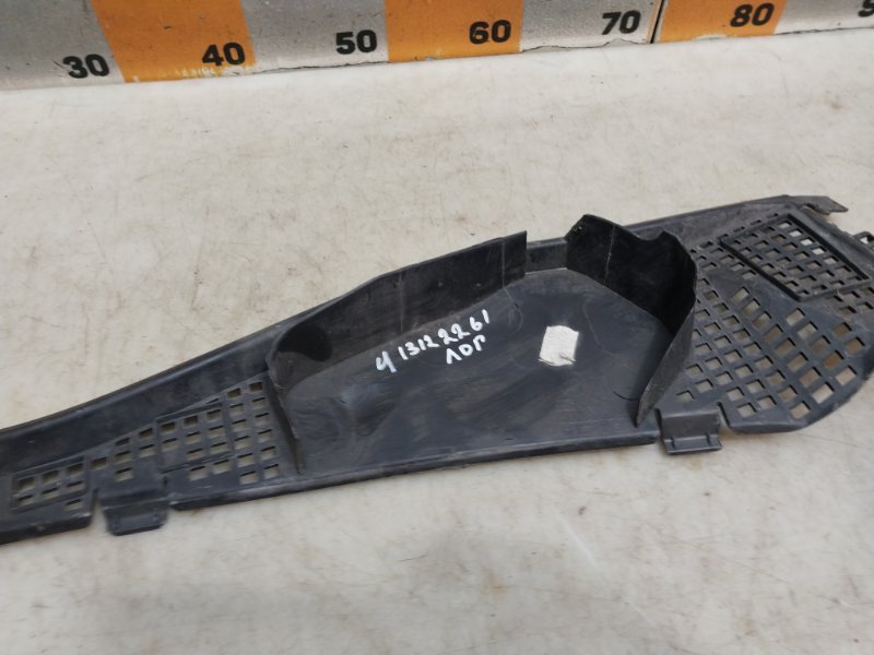 Планка под лобовое стекло