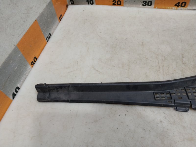 Планка под лобовое стекло