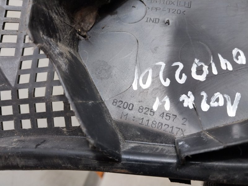 Планка под лобовое стекло