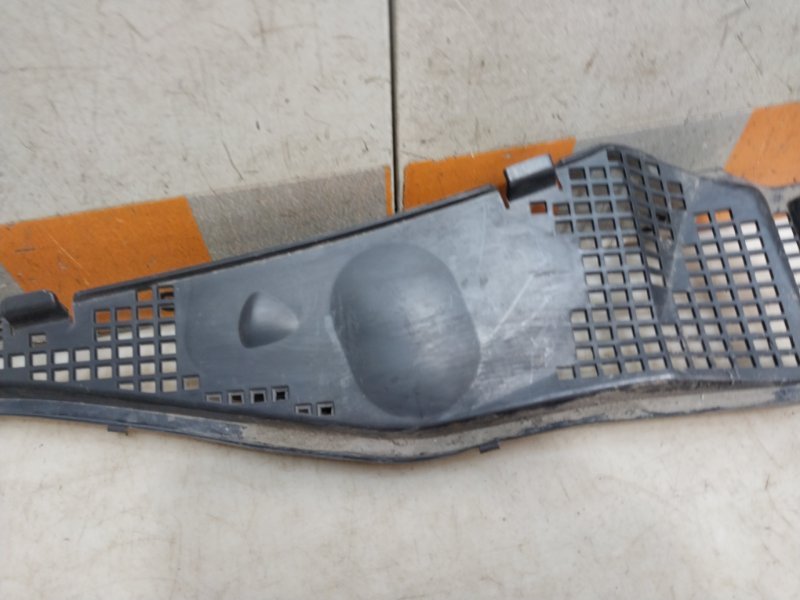 Планка под лобовое стекло