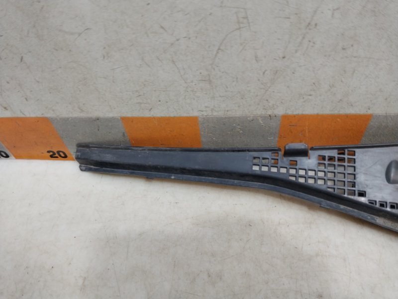 Планка под лобовое стекло