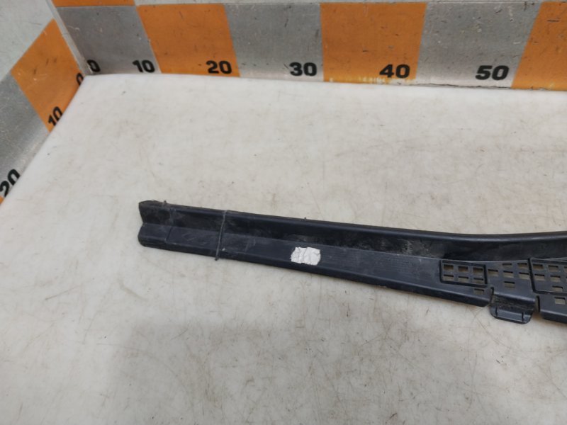 Планка под лобовое стекло