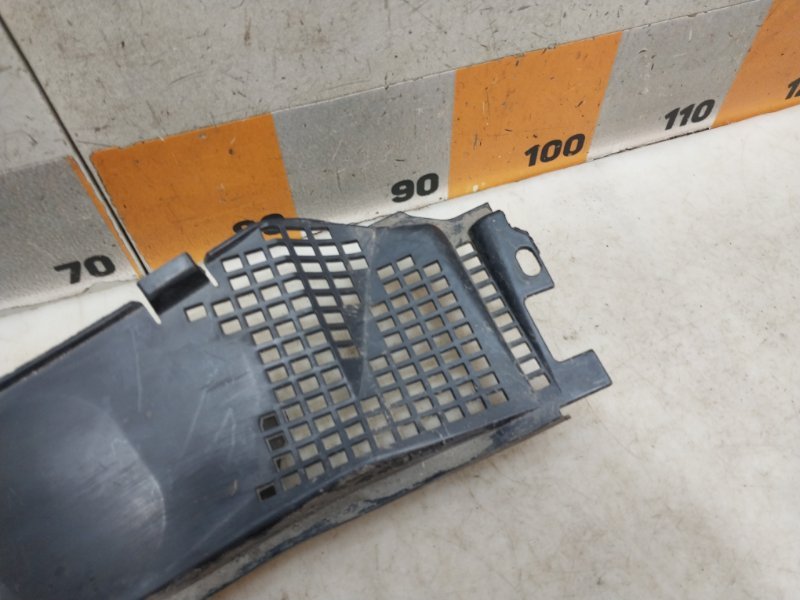 Планка под лобовое стекло