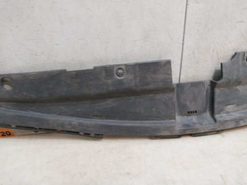 Кожух замка капота