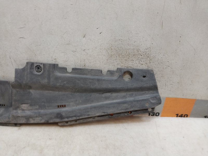 Кожух замка капота