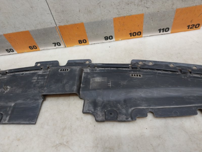 Кожух замка капота