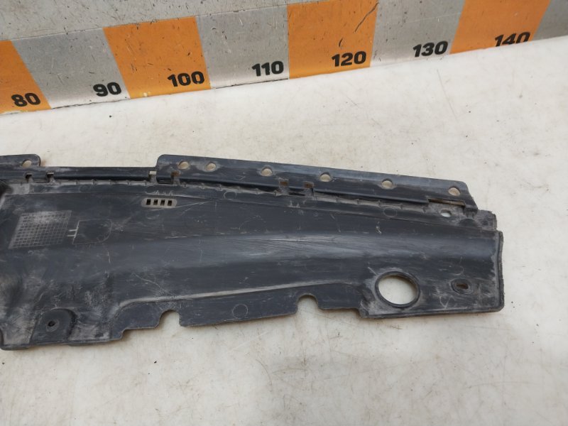 Кожух замка капота