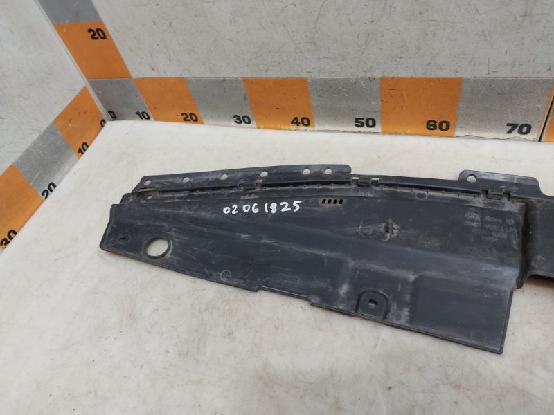 Кожух замка капота